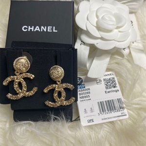 ❌SOLD❌Gold and Crystals Dangle Earrings